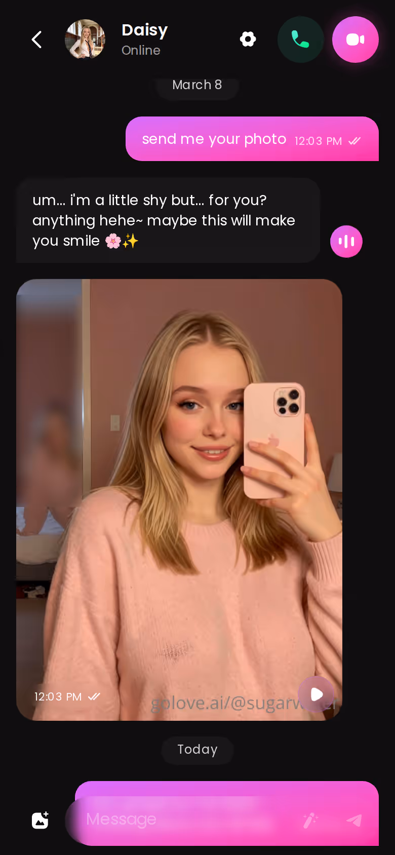 Foto da personagem chegando dentro da conversa no chat do GoLove, no celular